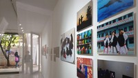 Singgahlah ke Kala Karya dan Kala Di Kalijangga. Di sini ada pameran Demokrasi Hari Ini yang memuat foto feature tentang demokrasi menurut para fotografer didikan PANNA Institute.  Foto: Tia Agnes/ detikcom