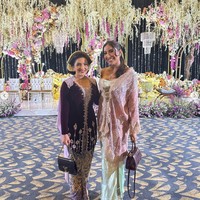 Sebagai keponakan Ashanty, Millen Cyrus ikut hadir untuk memberikan doa dan dukungannya bagi Aurel. Terlihat Millen berfoto bersama Ashanty. Foto: Instagram/@millencyrus