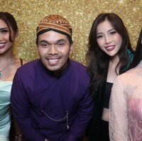 Penampilan terbaru Millen sendiri mengundang beragam komentar dari para netizen. Beberapa menyayangkan dirinya yang memilih melakukan operasi plastik. Banyak yang menilai Millen justru sudah terlihat cantik tanpa perlu operasi plastik. Foto: Instagram/@millencyrus