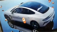 Dalam sebuah bocoran gambar yang beredar, Xiaomi Modena memiliki desain eksterior cukup menarik dengan lampu depan yang besar dan desain bumper yang simpel. Yang menarik, mobil listrik ini memiliki desain atap kaca yang cenderung melengkung mirip sedan bergaya coupe. Tampilan mobil ini pun jadi terlihat lebih modern. Foto: Carscoops