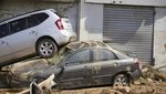Mobil-mobil Jadi Saksi Bisu Ganasnya Badai Menghantam Libya
