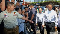 Anies dan Cak Imin menyambangi kantor DPP PKS, Jalan TB Simatupang, Jakarta Selatan, Selasa (12/9/2023). Mereka kompak mengenakan kemeja putih.  