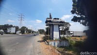 Masih kata Jafar monumen tersebut diresmikan oleh Kapolres Kudus AKBP Andi Rifai pada 2016. Monumen tersebut didirikan bertujuan untuk memberikan peringatan pengguna jalan akan rawan kecelakaan di daerah Pantura Kudus.