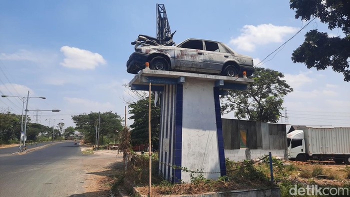 Monumen laka lantas Monumen Laka Lantas di Jalan Lingkar Kencing Kudus, Selasa (12/9/2023).