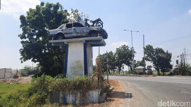 Monumen Laka Lantas di Jalan Lingkar Kencing Kudus, Selasa (12/9/2023).