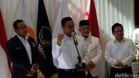 Bakal capres Anies Baswedan menegaskan nama koalisi pendukung dirinya bersama bakal cawapres Muhaimin Iskandar atau Cak Imin tetap Koalisi Perubahan untuk Persatuan (KPP) dalam konferensi pers di DPP PKS, Jakarta, Selasa (12/9/2023).  