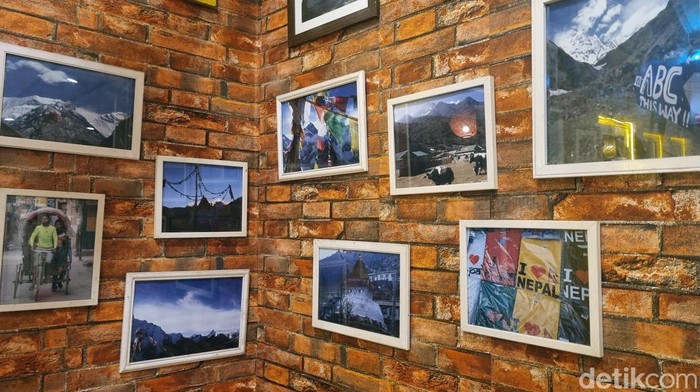 Kafe di Yogyakarta, Nepa, Mountain, Book & Coffee menawarkan nuansa khas Nepal, pegunungan, buku, dan segelas kopi untuk menikmati waktu santai traveler. Yuk coba.