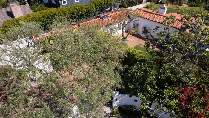 View of Marilyn Monroe's Spanish Colonial-style former house as Los Angeles City Council voted to launch a process to designate actress Marilyn Monroe's former home, where she died of a drug overdose in 1962, a historic and cultural monument, blocking plans to demolish the property, in Los Angeles, California, U.S., September 11, 2023. REUTERS/Mike Blake