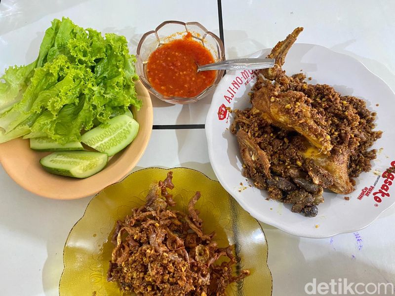 Nyaris Tutup, Ayam Goreng Kurnia Legendaris Diselamatkan Media Sosial