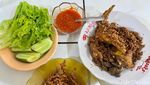 Raos Pisan! Ayam Goreng Kurnia Sejak 1972 yang Bertabur Bumbu Rempah