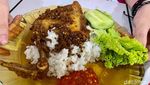 Raos Pisan! Ayam Goreng Kurnia Sejak 1972 yang Bertabur Bumbu Rempah