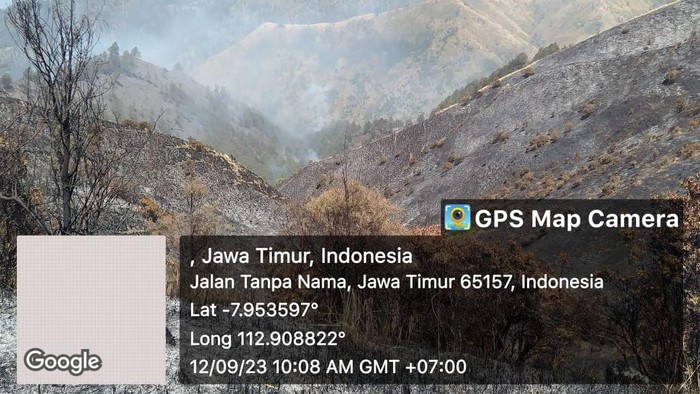 Pantauan dari helikopter kaldera Bromo kembali terbakar