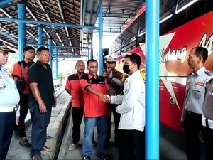 Alasan Pemotor Lamongan Hadang Bus Ngeblong: Bukan Sensasi Tapi Nurani