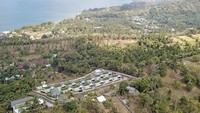 Foto udara sejumlah bangunan villa yang berada di atas bukit Batulayar, kawasan wisata Senggigi, Kecamatan Batulayar, Lombok Barat, NTB, Selasa (12/9/2023).  