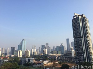 Menyoal Teknologi Semprot Air dari Pesawat untuk Bilas Polusi yang Birukan Langit Jakarta