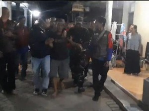 Pria Jember yang Tusuk Bapak dan Anak Depresi Usai Cerai dengan Istri