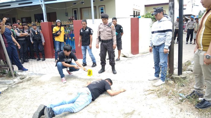 Polresta Gorontalo menggelar rekonstruksi adegan kasus warga ditembak mati usai menyerang aparat.
