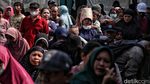 Potret Membludaknya Antrean Pengambilan Sembako Subsidi di Cipinang