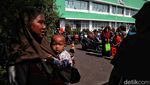 Potret Membludaknya Antrean Pengambilan Sembako Subsidi di Cipinang