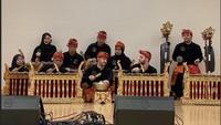 Selwyn Culture Fest ini menampilkan lebih dari 30 kebudayaan dan dihadiri oleh ribuan pengunjung pada Minggu (10/9/2023) lalu. Penampilan PPI di Canterbury ini bekerja sama dengan University of Canterburry (UC) Gamelan. Koordinator UC Gamelan Liam Oliver menyampaikan apresiasi kepada pelajar Indonesia yang membuat penampilan hari ini menjadi semakin meriah. (Dok PPI Selandia Baru)