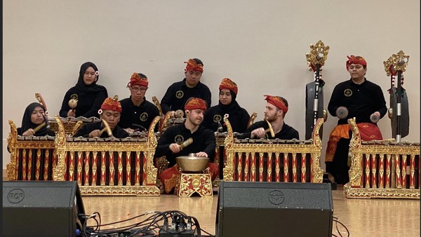 Potret Pelajar RI Pentaskan Gamelan Bali-Tari Pendet di Festival Selandia Baru