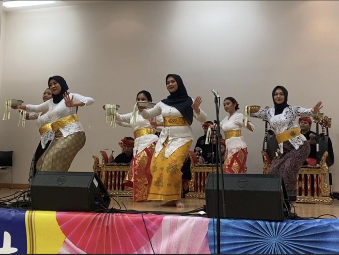PPI Selandia Baru menampilkan gamelan Bali dan tari pendet PPI Selandia Baru menampilkan gamelan Bali dan tari pendet