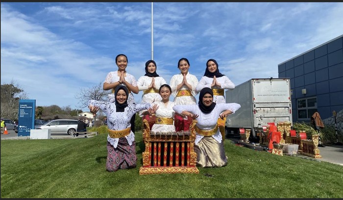 PPI Selandia Baru menampilkan gamelan Bali dan tari pendet PPI Selandia Baru menampilkan gamelan Bali dan tari pendet
