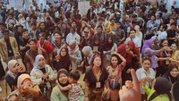 Sekitar 2000 peserta datang meramaikan Festival Pasar Senggol baik dari masyarakat Indonesia hingga mancanegara, seperti dari negara tetangga Malaysia, Thailand, Arab, Rusia, Afrika hingga warga lokal Turki. (Dok PPI Turki)
