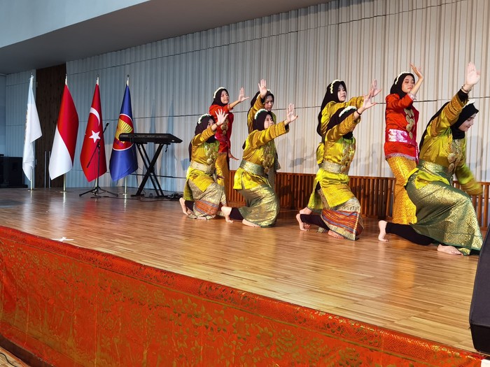 PPI Turki bersama diaspora RI gelar Pasar Senggol di Istanbul PPI Turki bersama diaspora RI gelar Pasar Senggol di Istanbul