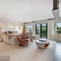 Berlokasi di sebuah kawasan elite yang bernama Bay Colony, rumah baru Messi ini terdiri dari 8 kamar tidur dan 9 kamar mandi. Lebih dari cukup untuk menampung istri dan ketiga anaknya. (Foto: Dok. Compass Florida LLC)