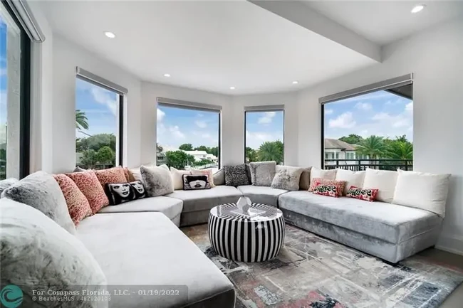 Dibangun pada 1988, rumah ini berdiri di atas lahan seluas 1.780 meter persegi. Rumah yang didesain oleh arsitektur ternama Lori Morris ini pernah diulas di majalah Florida Design. (Foto: Dok. Compass Florida LLC)