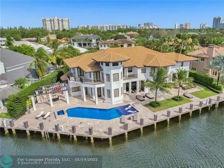 7 Potret Rumah Lionel Messi di Florida yang Bikin Hunian di Sekitarnya Meroket