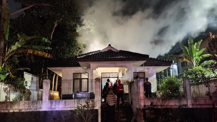 Rumah singgah milik Dinsos Kota Sukabumi yang terbakar pada Senin (11/9/2023) malam.
