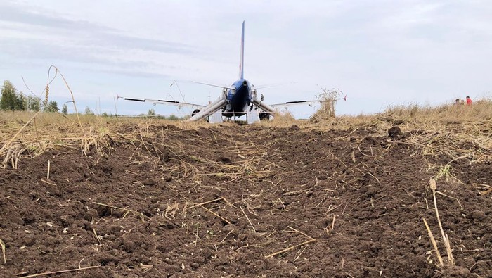 A view shows Russia's Ural Airlines plane flying from Sochi to Omsk after an emergency landing in western Siberia's Novosibirsk region, Russia, in this still image from video published September 12, 2023. Russian Emergencies Ministry/Handout via REUTERS ATTENTION EDITORS - THIS IMAGE WAS PROVIDED BY A THIRD PARTY. NO RESALES. NO ARCHIVES. MANDATORY CREDIT. WATERMARK FROM SOURCE.
