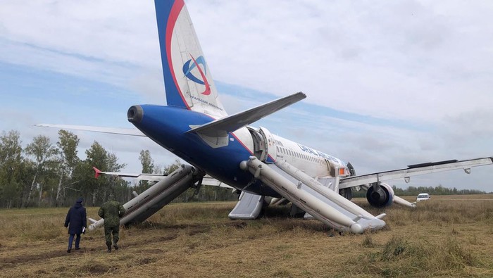 RUSSIA-AIRPLANE/LANDING A view shows Russia's Ural Airlines plane flying from Sochi to Omsk after an emergency landing in western Siberia's Novosibirsk region, Russia, in this still image from video published September 12, 2023. Russian Emergencies Ministry/Handout via REUTERS ATTENTION EDITORS - THIS IMAGE WAS PROVIDED BY A THIRD PARTY. NO RESALES. NO ARCHIVES. MANDATORY CREDIT. WATERMARK FROM SOURCE.