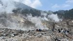 Sensasi Berendam Air Panas di Kawah Ratu Gunung Salak Bogor