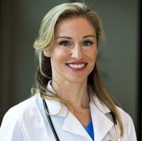 Susanna juga pernah bekerja di rumah sakit sebagai perawat. Dalam sejumlah unggahannya di Instagram, Susanna kerap membahas betapa pentingnya peran perawat kesehatan untuk keselamatan banyak orang.  Foto: dok. Instagram/@susannagibson