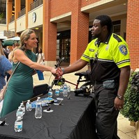 Di Instagramnya, Susanna kerap memperlihatkan foto-fotonya saat berkampanye.  Foto: dok. Instagram/@susannagibson