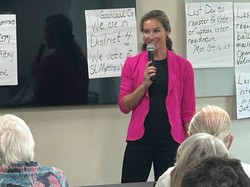 Foto Caleg Wanita Kontroversial yang Siarkan Adegan Intim dengan Suami