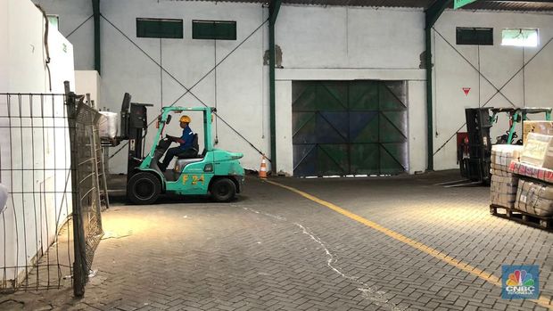Tempat Penimbunan Sementara (TPS) Indra Jaya Swastika (IJS) Tanjung Perak, Surabaya, Jawa Timur. (CNBC Indonesia/Rindi Salsabila Putri)