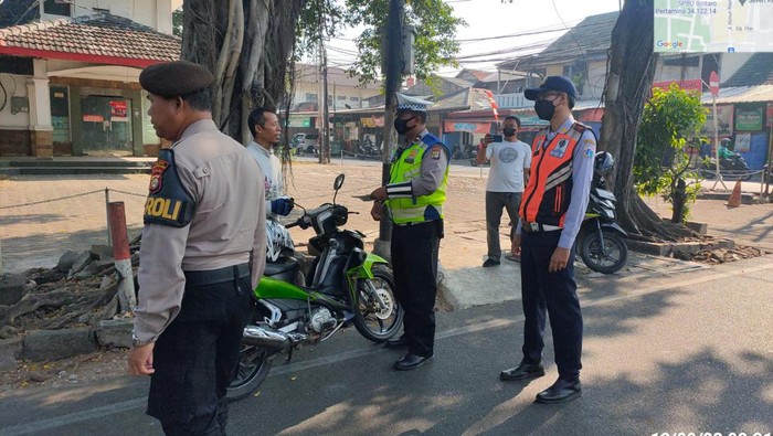 Tindak Lanjut Jumat Curhat, 57 Pemotor Lawan Arus di Jaksel Ditilang