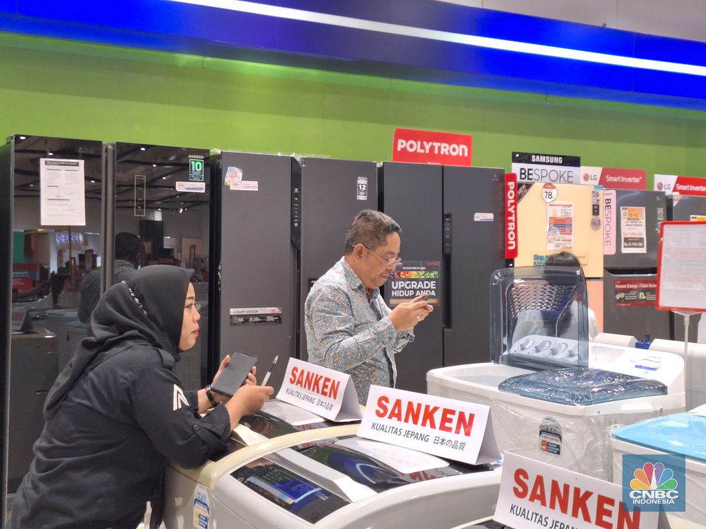 Transmart Full Day Sale. (CNBC Indonesia/Khoirul Anam)