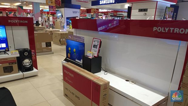 Transmart FUllday Sale, TV LED diserbu. (CNBC Indonesia/Martyasari Rizky)