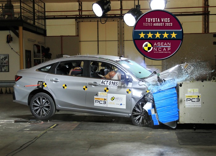 Uji tabrak Toyota Vios