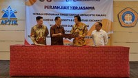 “Kehadiran CDIG diharapkan membawa manfaat positif bagi mahasiswa UKWK dan masyarakat kota Malang terutama peningkatan literasi keuangan. Sudah banyak masyarakat menjadi korban penipuan investasi bodong karena rendahnya literasi keuangan,” tutur Laurentius Gunawan, MM, Direktur Utama Agrodana Futures.  