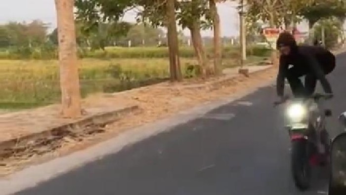 VIral ABG free style berujung nyungsep di Klaten.