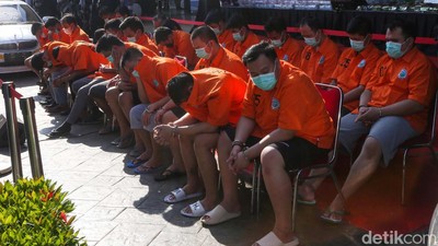 Wajah-wajah Lesu Tersangka Narkoba Jaringan Internasional