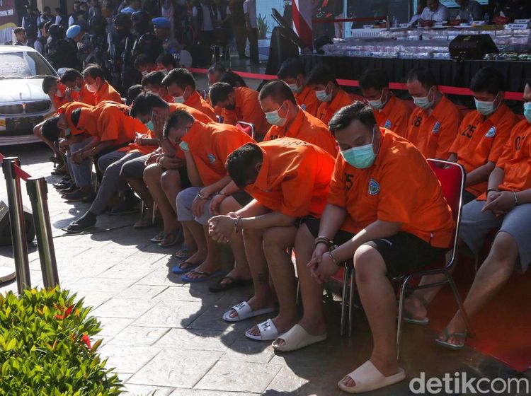Wajah-wajah Lesu Tersangka Narkoba Jaringan Internasional