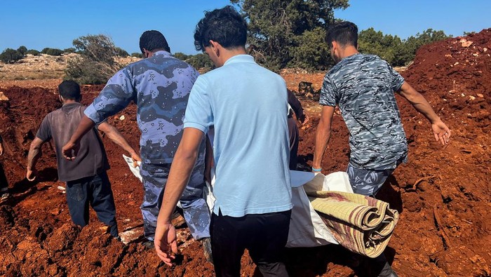 150 Orang Tewas Akibat Banjir di Libya Setidaknya 150 orang tewas akibat banjir di Libya. Saat ini sebagian korban tewas telah dimakamkan, Rabu (12/9/2023).