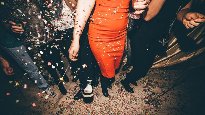 Confetti on a dance floor of a nightclub - ilustrasi pesta orgy seks